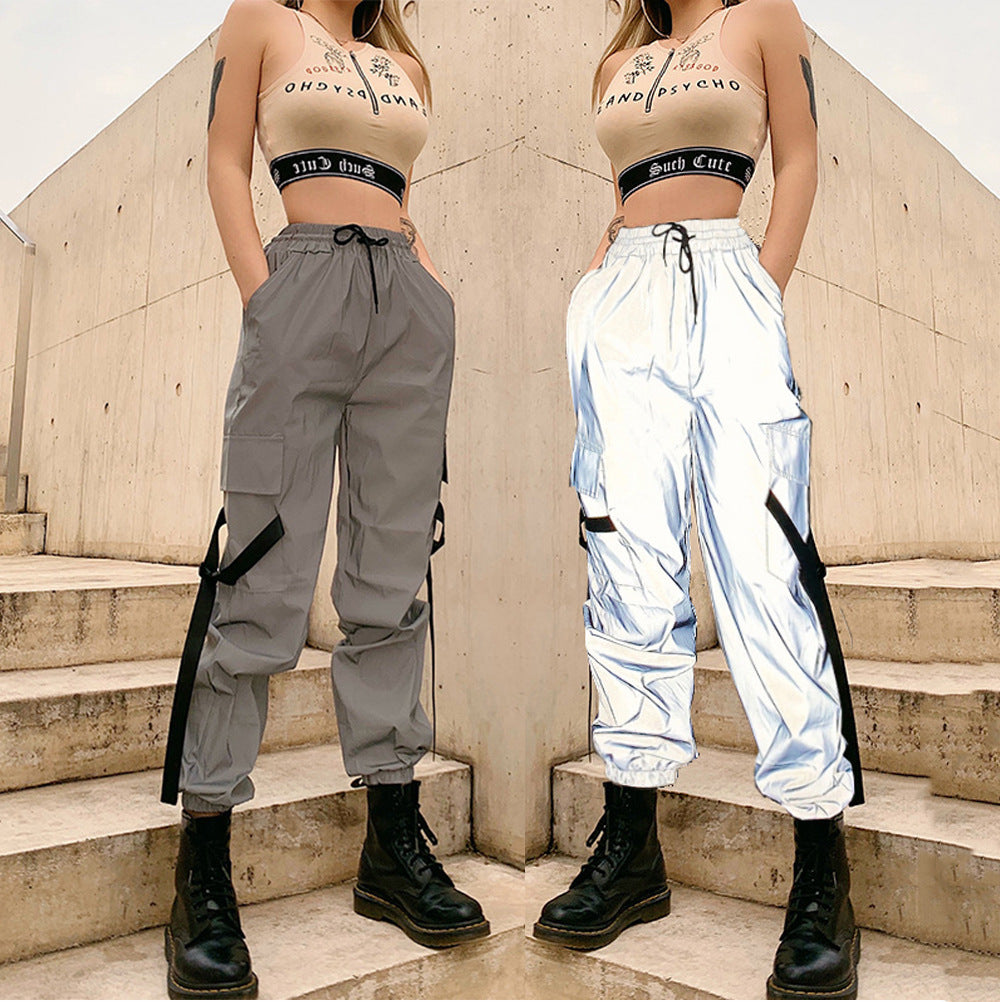 Women's cargo pants with practical pockets and adjustable waist Chic and Style