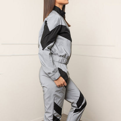 Ladies sports tracksuit with contrasting color accents and a sporty cut Chic and Style