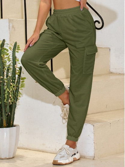 Pantalons de sport cargo pour femmes avec poches latérales et taille élastique Chic und Stil