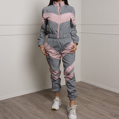 Ladies sports tracksuit with contrasting color accents and a sporty cut Chic and Style