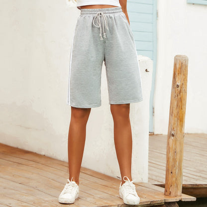 Shorts de sport pour femmes avec poches latérales pratiques et taille élastique Chic und Stil