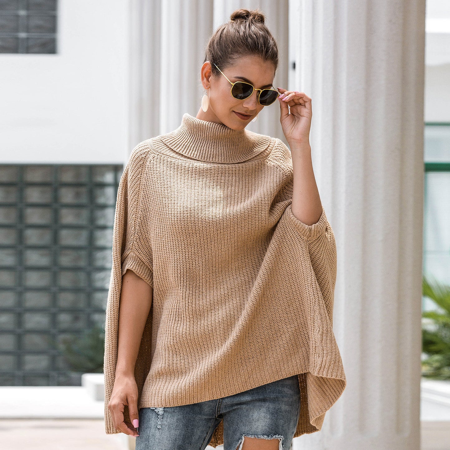 Pull-over cape pour femmes avec un design structuré et une coupe ample Chic und Stil