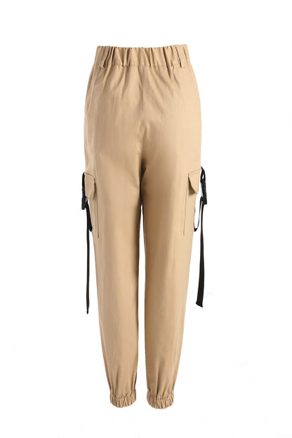 Women’s cargo pants with elastic waist and practical side pockets Chic and Style