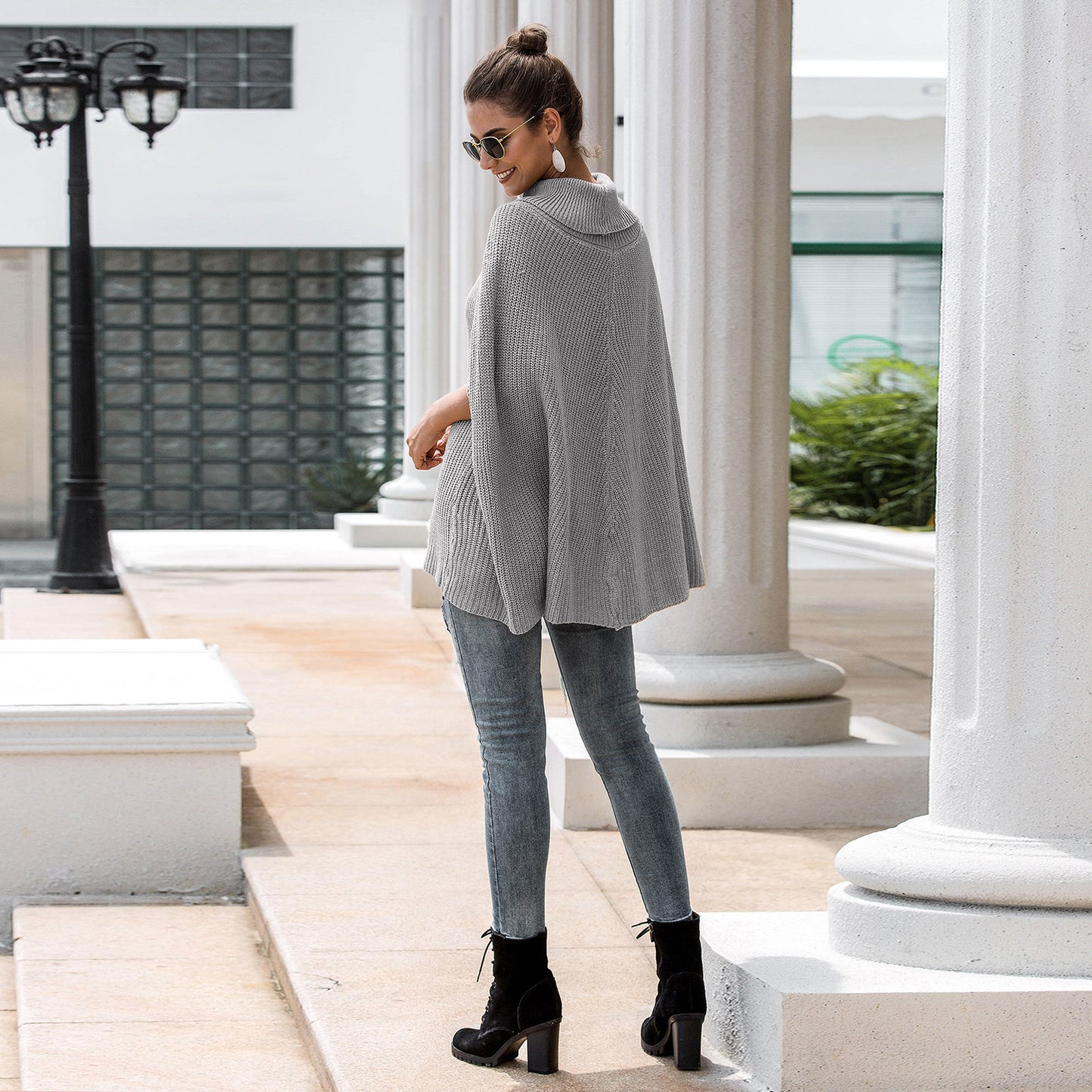 Pull-over cape pour femmes avec un design structuré et une coupe ample Chic und Stil