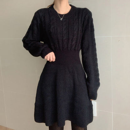 Robe en tricot pour femmes avec motif en relief et coupe cintrée Chic und Stil