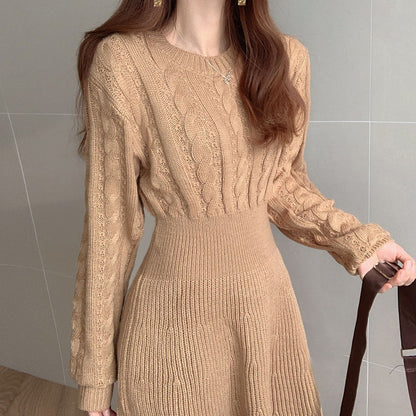 Robe en tricot pour femmes avec motif en relief et coupe cintrée Chic und Stil