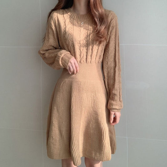 Robe en tricot pour femmes avec motif en relief et coupe cintrée Chic und Stil
