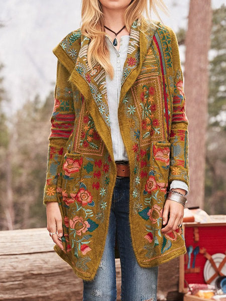 Cardigan en tricot dames joliment brodé avec capuche et poches Chic und Stil