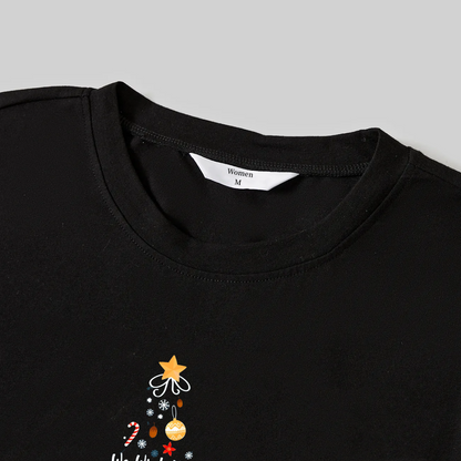 Chic und Stil | "We wish you a Merry Christmas" printed pattern black long-sleeve top with black and green checkered pants family matching pajamas