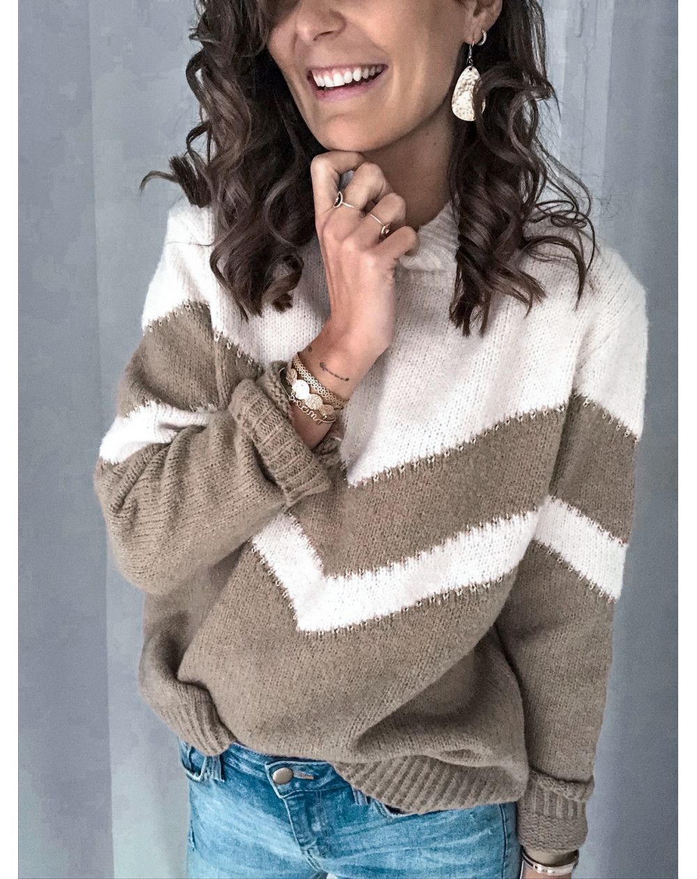 Pull en grosse maille pour femmes avec un motif zigzag moderne et col montant Chic und Stil