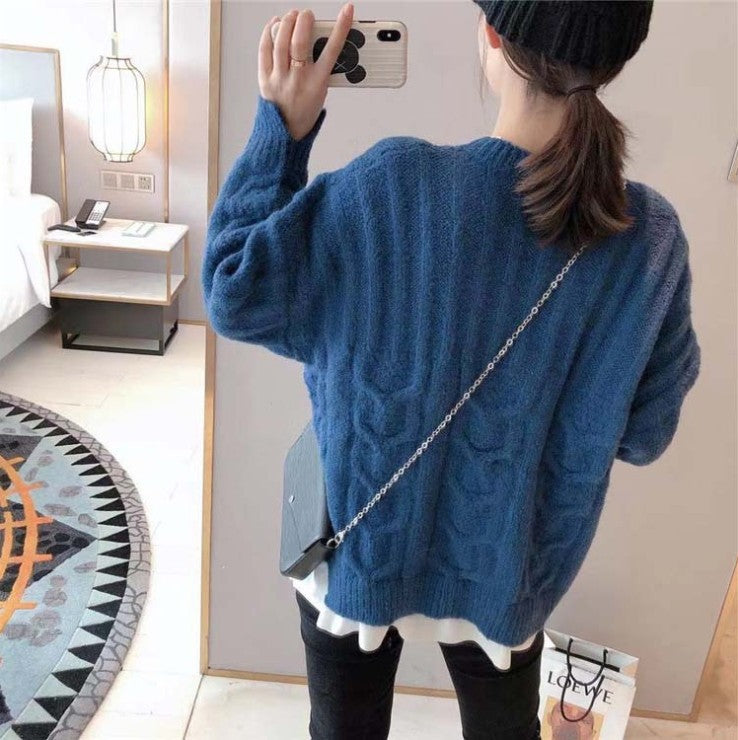 Thick knit pullover for women with cable pattern and relaxed fit Chic and Style