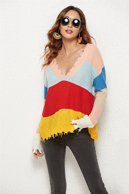 Casual knit pullover for women with deep V-neck and contrasting colors Chic and Style