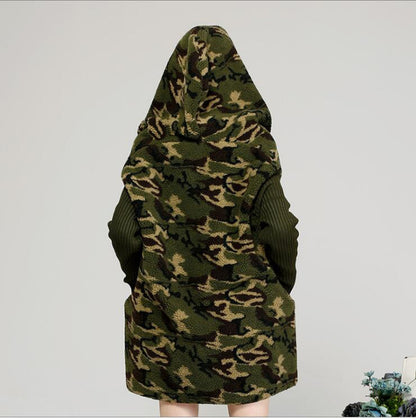 Dame veste à capuche au design camouflage moderne avec intérieur douillet Chic und Stil