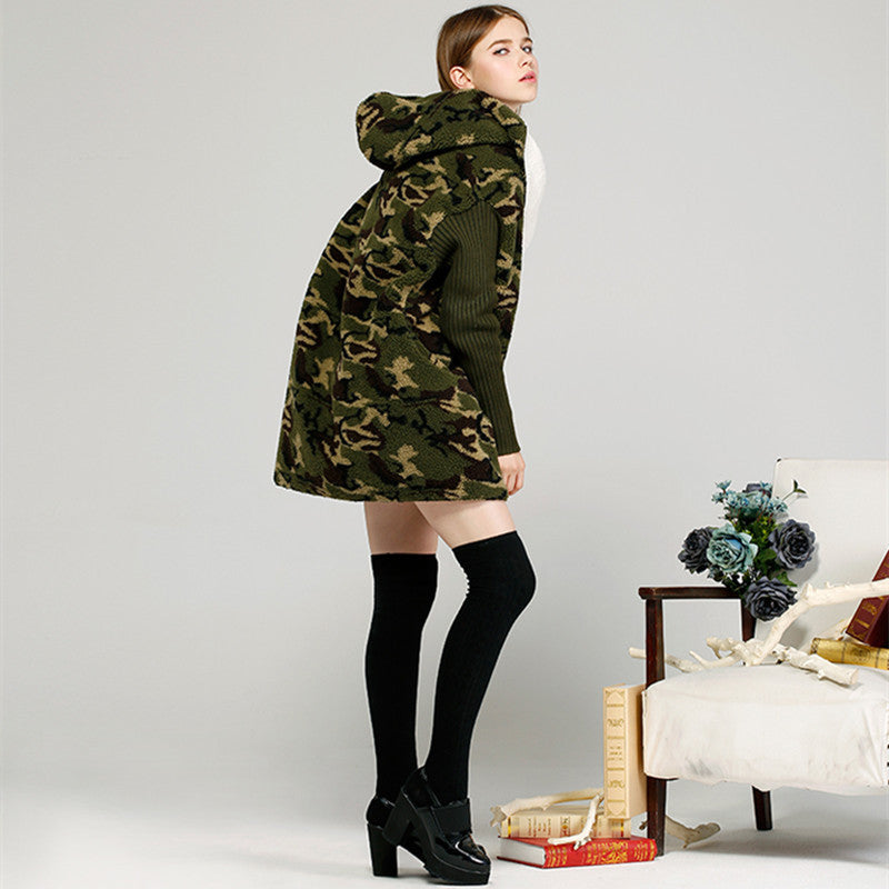 Dame veste à capuche au design camouflage moderne avec intérieur douillet Chic und Stil
