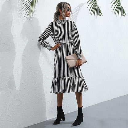 Robe midi à rayures à volant pour femme avec manches longues et col montant Chic und Stil