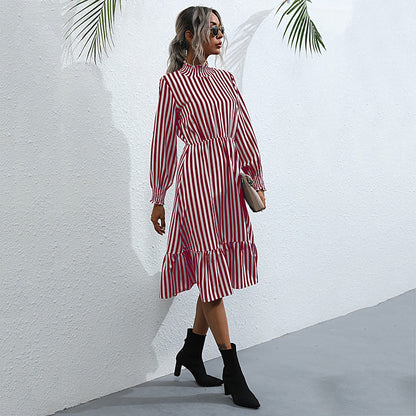 Robe midi à rayures à volant pour femme avec manches longues et col montant Chic und Stil
