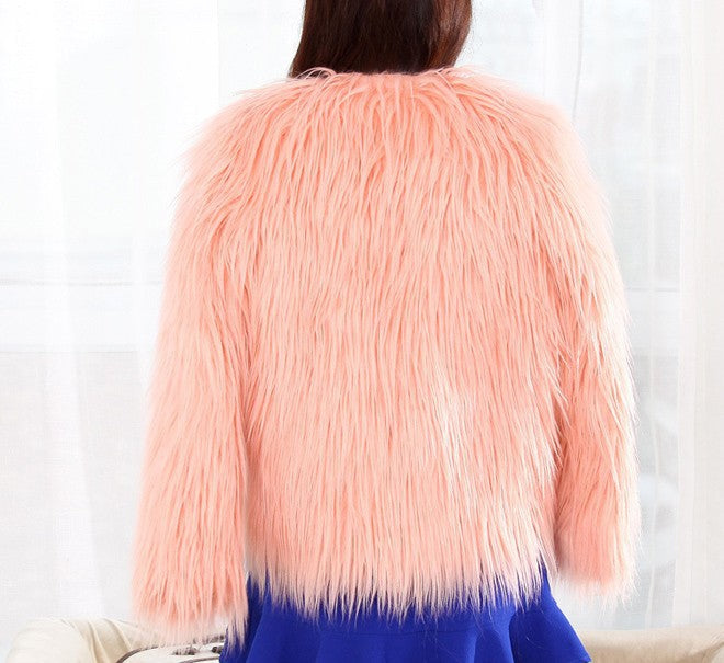 Dames fausse fourrure sur-vêtement avec design volumineux et manches élégantes Chic und Stil