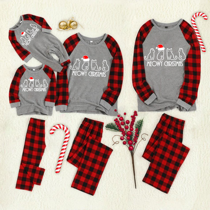 Chic und Stil | Christmas Cartoon Cat Pattern "Meowy Christmas" Letter Print Contrast Top and Checkered Pants Family Matching Pajama Set with Dog Bandana