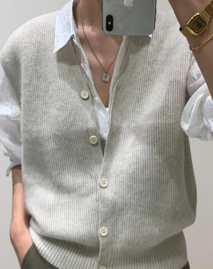 Chic und Stil | Casual knitted vest with button placket