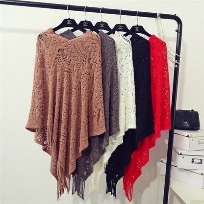 Crochet poncho for women with fringed edges and a fine openwork pattern Chic and Style
