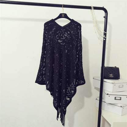 Crochet poncho for women with fringed edges and a fine openwork pattern Chic and Style