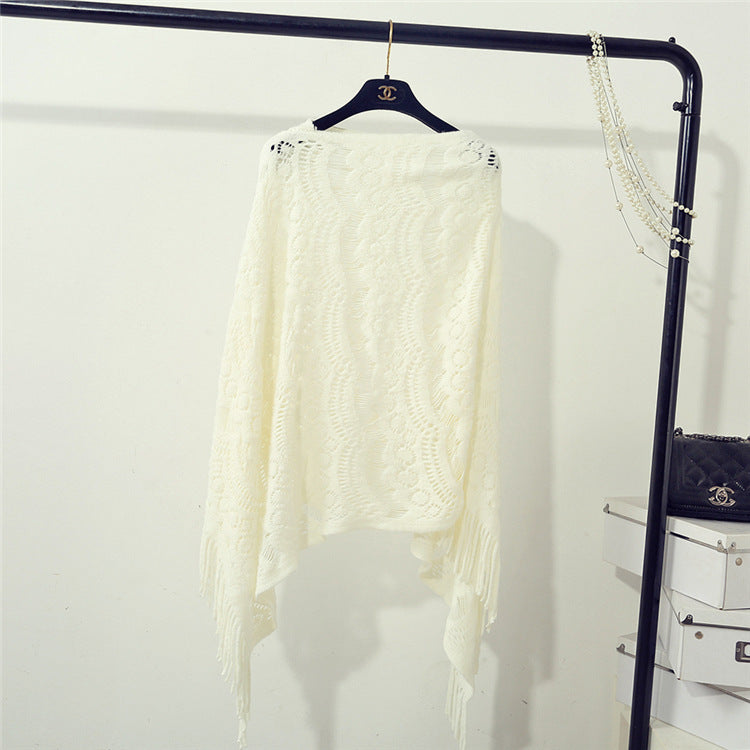 Crochet poncho for women with fringed edges and a fine openwork pattern Chic and Style