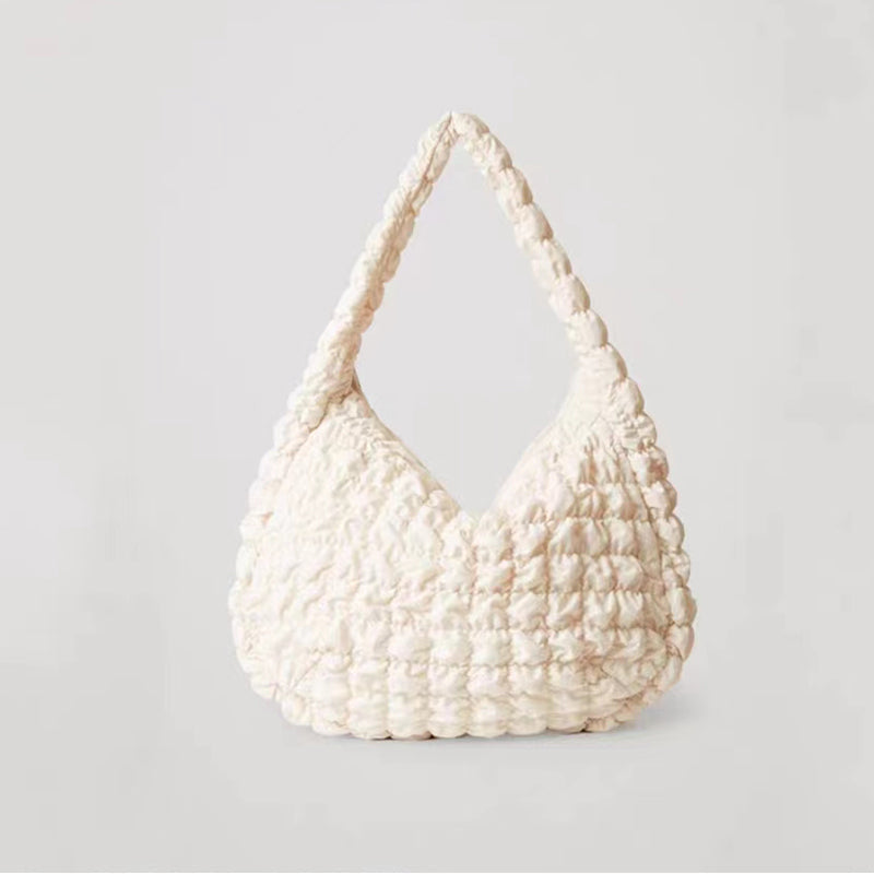 Chic und Stil | Down Crossbody Bag – The Perfect Travel Companion!