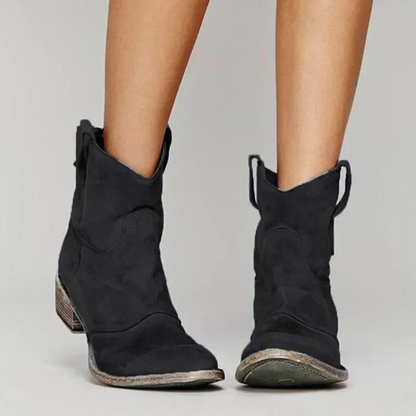 Chic und Stil | Boots for women - Suede - Shaft up to mid-calf - Pointed toes - Classic Western design