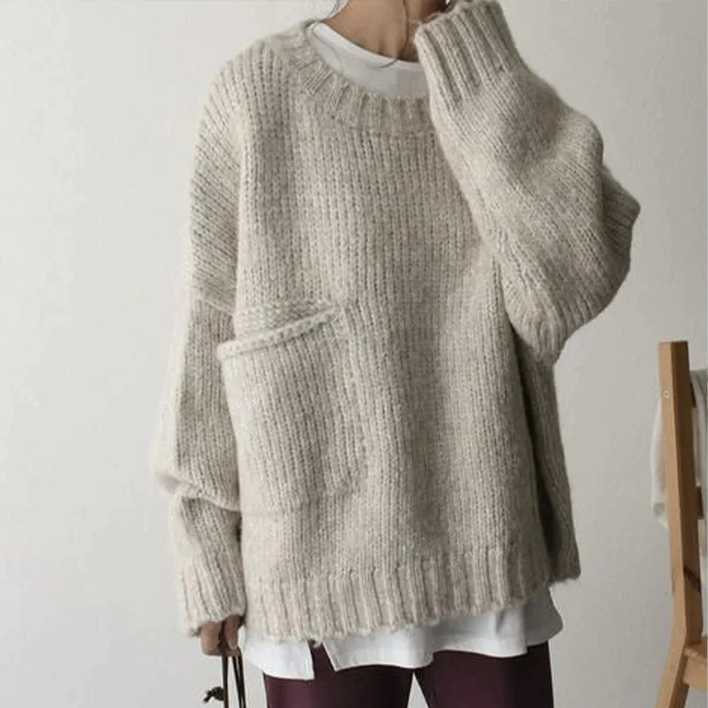 Chic and Style | Comfortable oversized pullover with pocket