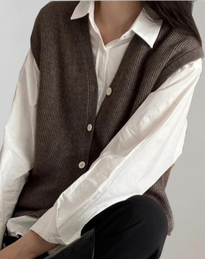 Chic und Stil | Casual knitted vest with button placket