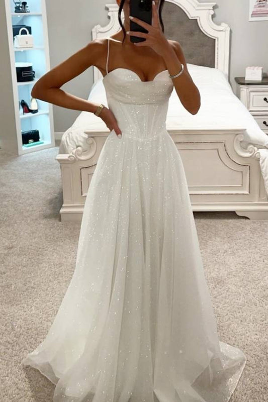 Chic und Stil | Glitter Ball Gown with Lacing