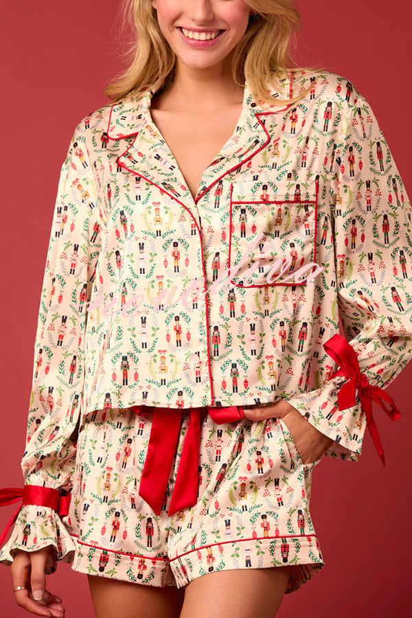 Chic und Stil | Christmas print lacing cuff top and elastic waistband pockets casual shorts set