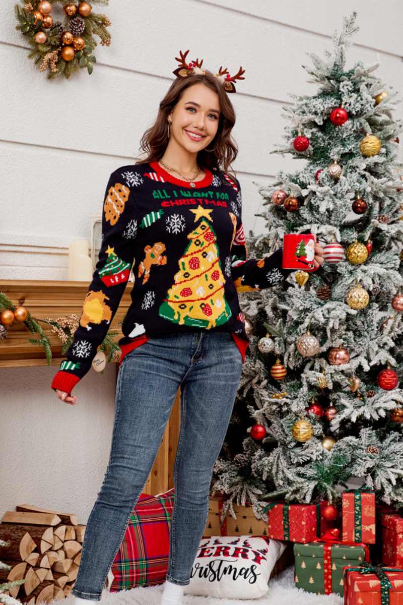 Chic und Stil | Casual round neck pullover with embroidered Christmas tree