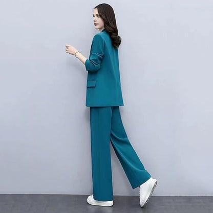 Chic und Stil | Elegant trouser suit with tailored blazer