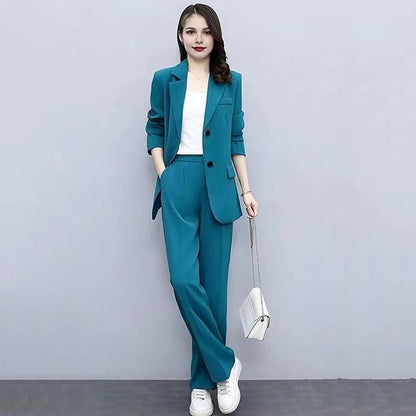 Chic und Stil | Elegant trouser suit with tailored blazer