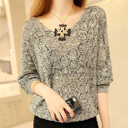 Pull en tricot aérien pour femmes avec décolleté en V et motif artistique Chic und Stil