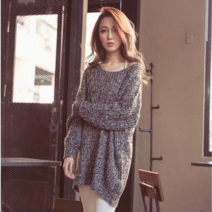 Casual knitted pullover for women with a loose fit and an airy structure Chic and Style