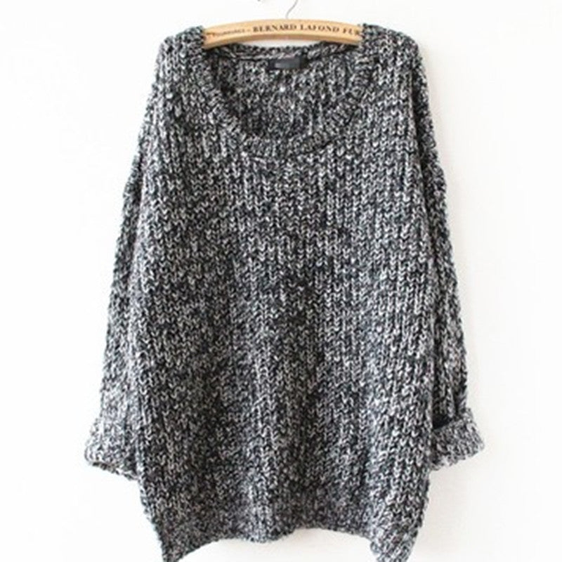 Casual knitted pullover for women with a loose fit and an airy structure Chic and Style