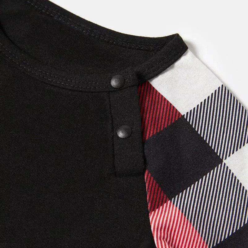 Chic und Stil | Christmas hat and 'Believe' letter print patterned check sleeves contrast tops and red & black & white check pants family pajama set with dog bandana