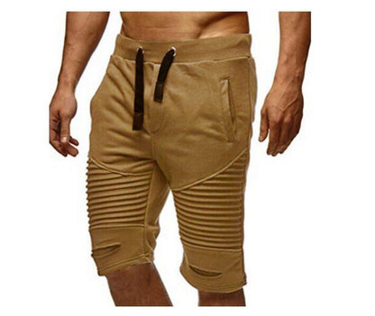 Shorts de sport pour hommes avec un design à bandes modernes et une taille élastique Chic und Stil