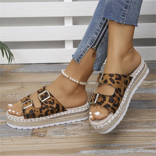 Chic und Stil | Sandals with Double Buckle and Leopard Print