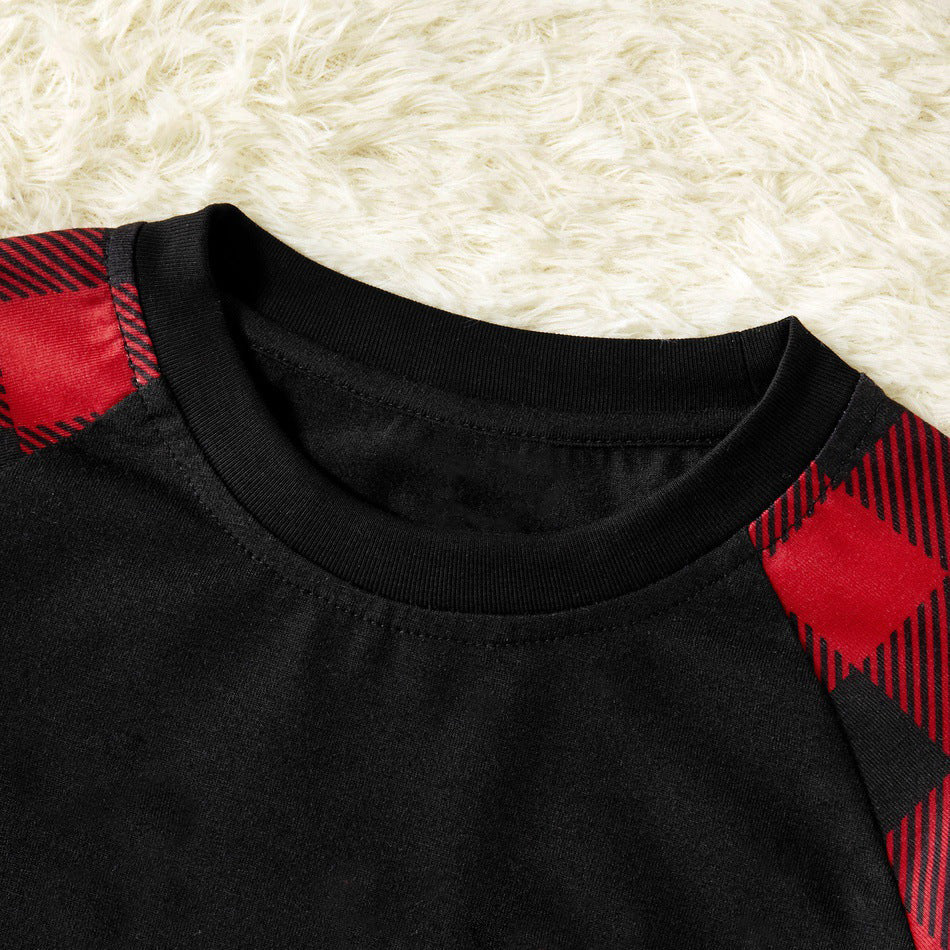 Chic und Stil | Christmas “Ho Ho Ho” Letters Print Santa Claus & Gingerbread & Moose Pattern Contrast Black Top and Black & Red Checked Pants Family Matching Pajama Set with Dog Bandana