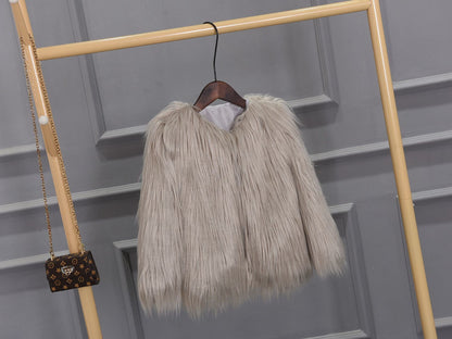 Veste en fausse fourrure féminine à coupe volumineuse Chic und Stil