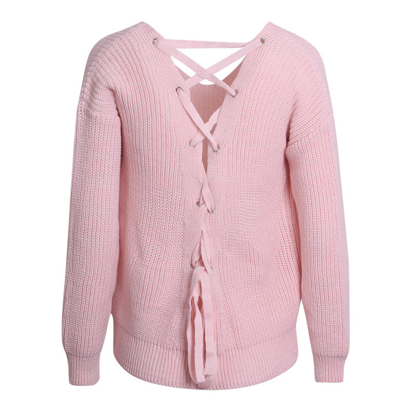 Pull femme avec un design unique à l'arrière et un lacet décoratif Chic und Stil