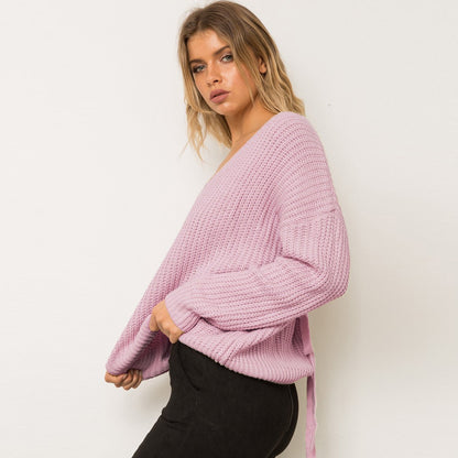 Pull femme avec un design unique à l'arrière et un lacet décoratif Chic und Stil