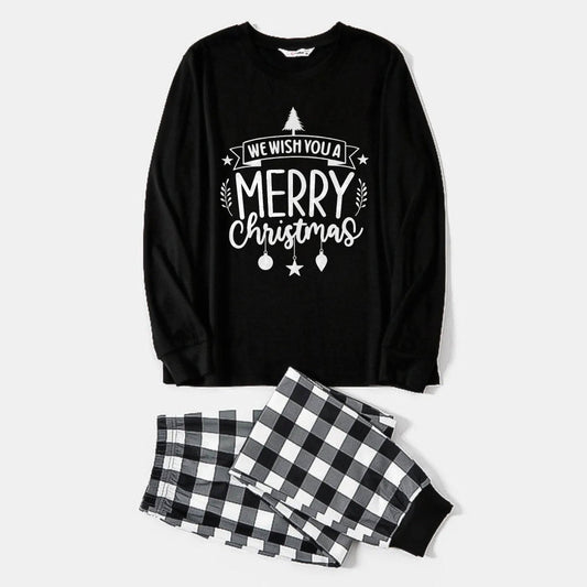 Chic und Stil | Black-and-white checked Christmas pajama set with "We Wish You A Merry Christmas" black-and-white text print
