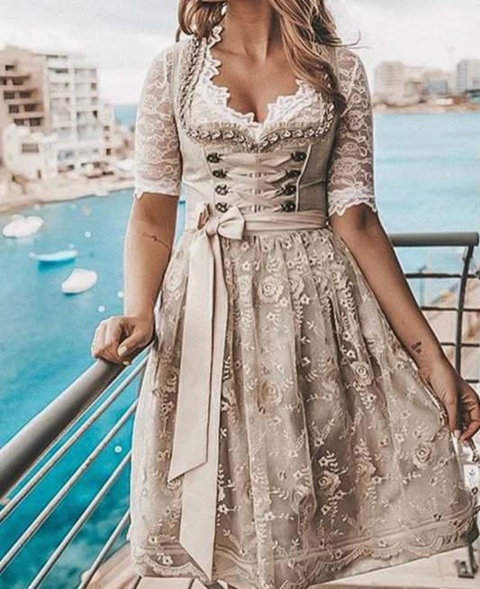 Chic und Stil - Robe dirndl allemande traditionnelle avec corsage lacé et blouse en dentelle