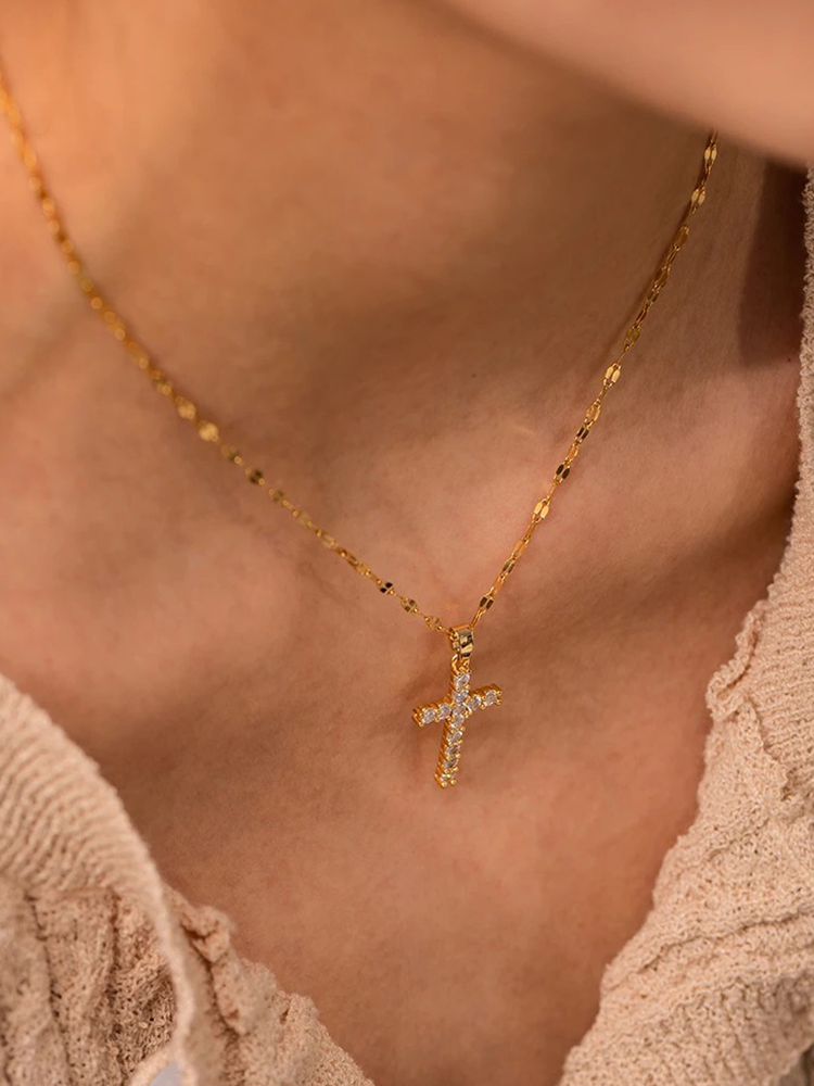 Chic und Stil | Cross Necklace Gold Made Of Stainless Steel with Beautiful Pendant
