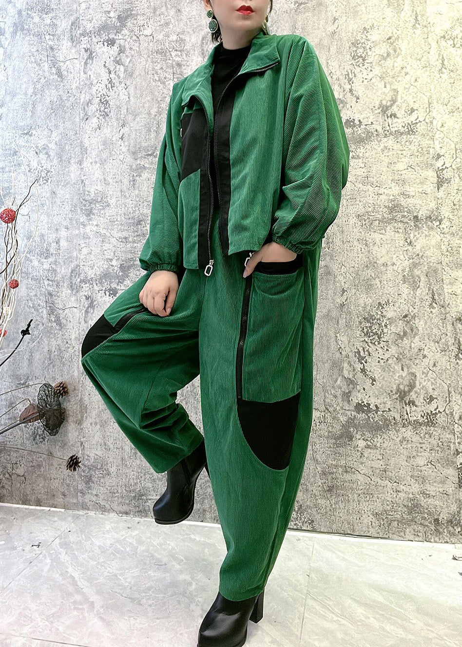 Chic und Stil | Green corduroy jacket and pants with high collar and zipper, warm fleece two-piece set, winter
