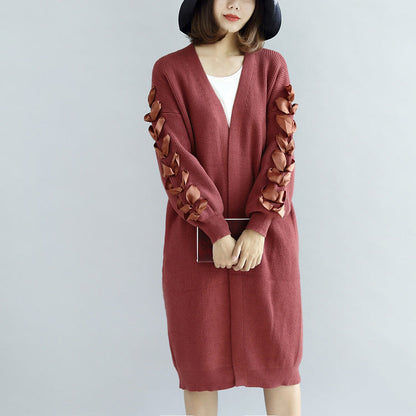 Chic und Stil | cardigan in knitted red oversized pull coats with decorated sleeves